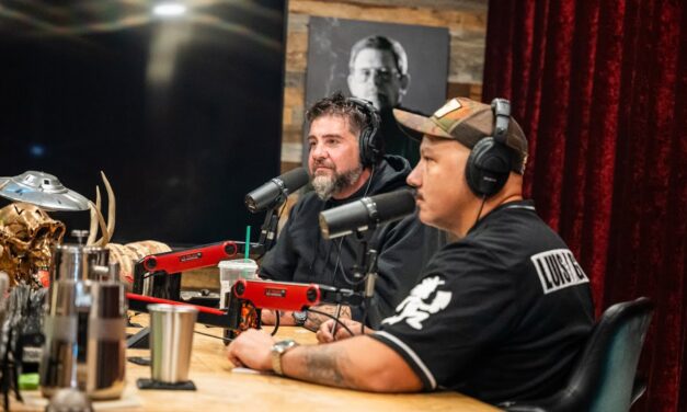 Joe Rogan Experience #2405 – Luis J Gomez & Big Jay Oakerson