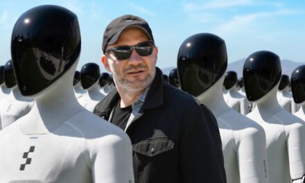 Shawn Ryan Tests a Real Humanoid Robot