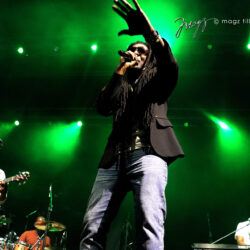 UB40 - TIDAL WAVE