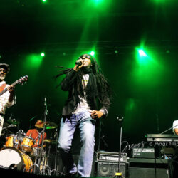 UB40 - TIDAL WAVE
